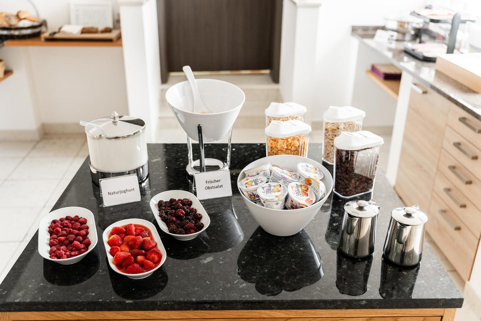 Hotel Vier Jahreszeiten Therme & Kliniken Bad Krozingen Naehe Freiburg & Schwarzwald Ideal Fuer Wellness Kur & Business Ausfluege 24H Check In- Wlan & Parken Gratis المظهر الخارجي الصورة