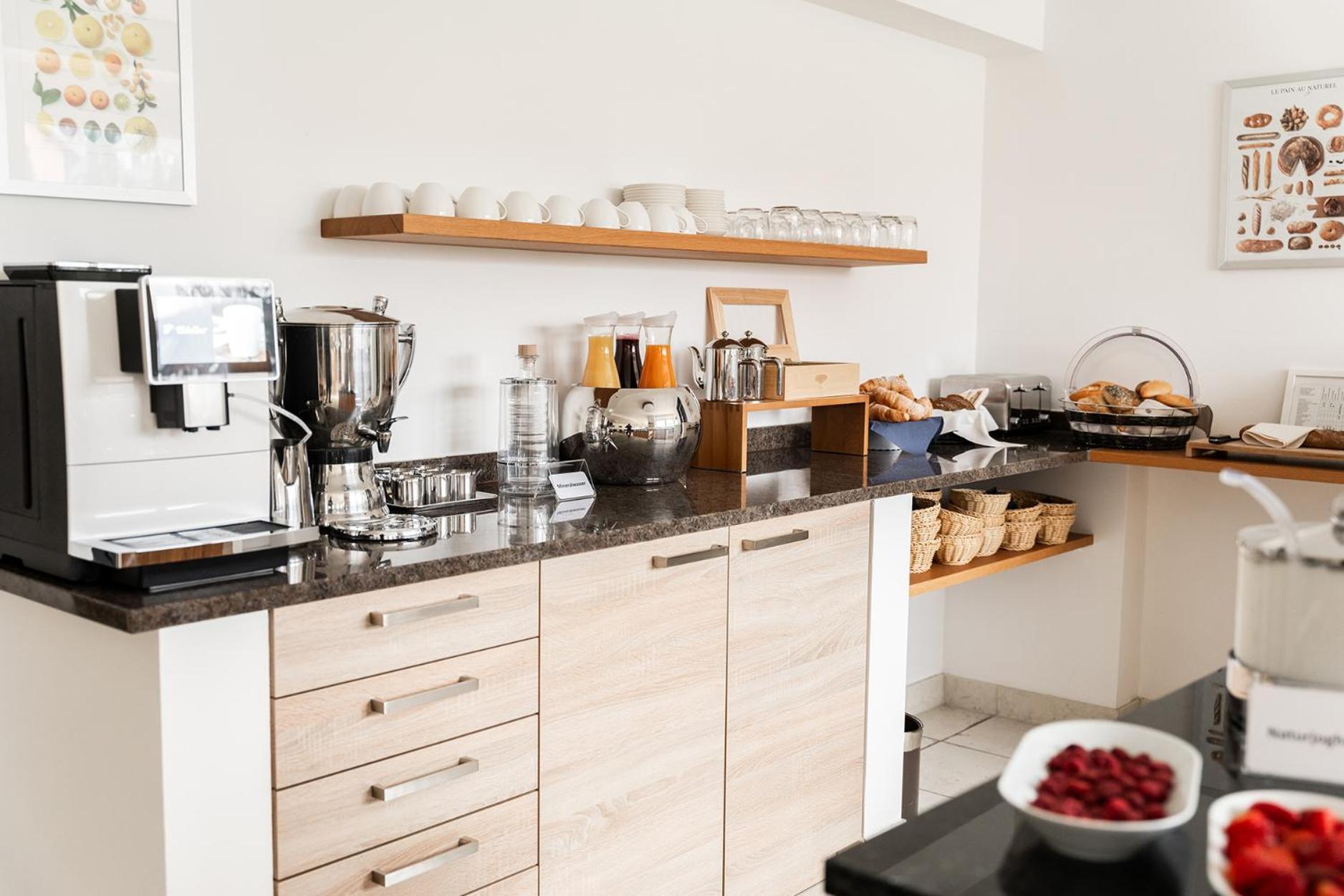 Hotel Vier Jahreszeiten Therme & Kliniken Bad Krozingen Naehe Freiburg & Schwarzwald Ideal Fuer Wellness Kur & Business Ausfluege 24H Check In- Wlan & Parken Gratis المظهر الخارجي الصورة