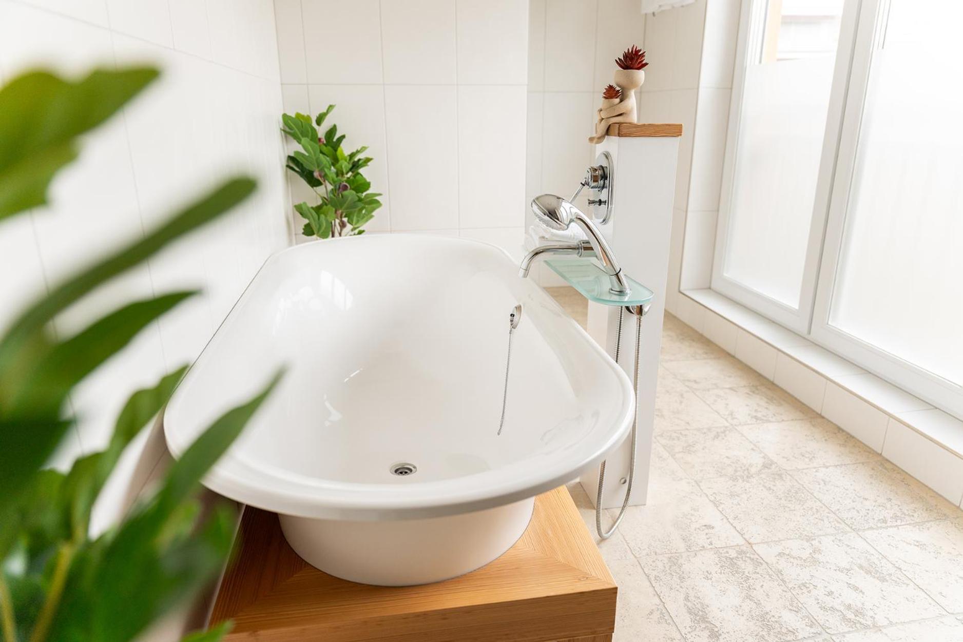 Hotel Vier Jahreszeiten Therme & Kliniken Bad Krozingen Naehe Freiburg & Schwarzwald Ideal Fuer Wellness Kur & Business Ausfluege 24H Check In- Wlan & Parken Gratis المظهر الخارجي الصورة